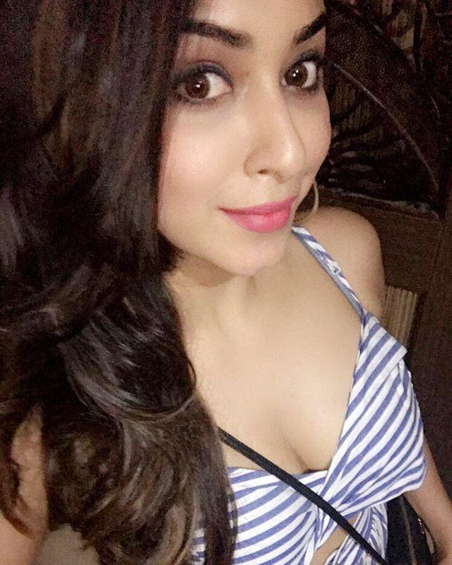 Eshanya Maheshwari Latest Unseen Photo Stills