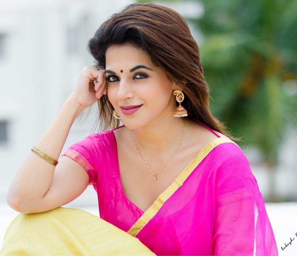 Expression Queen Iswarya Menon Latest Photoshoot Stills