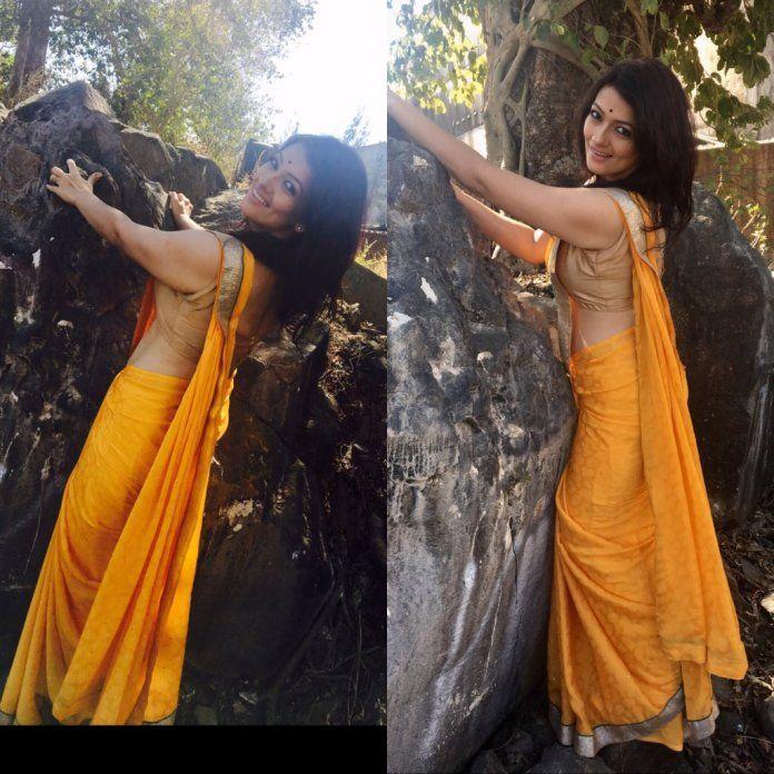 Falguni Rajani Latest Unseen Hot Photos in Saree