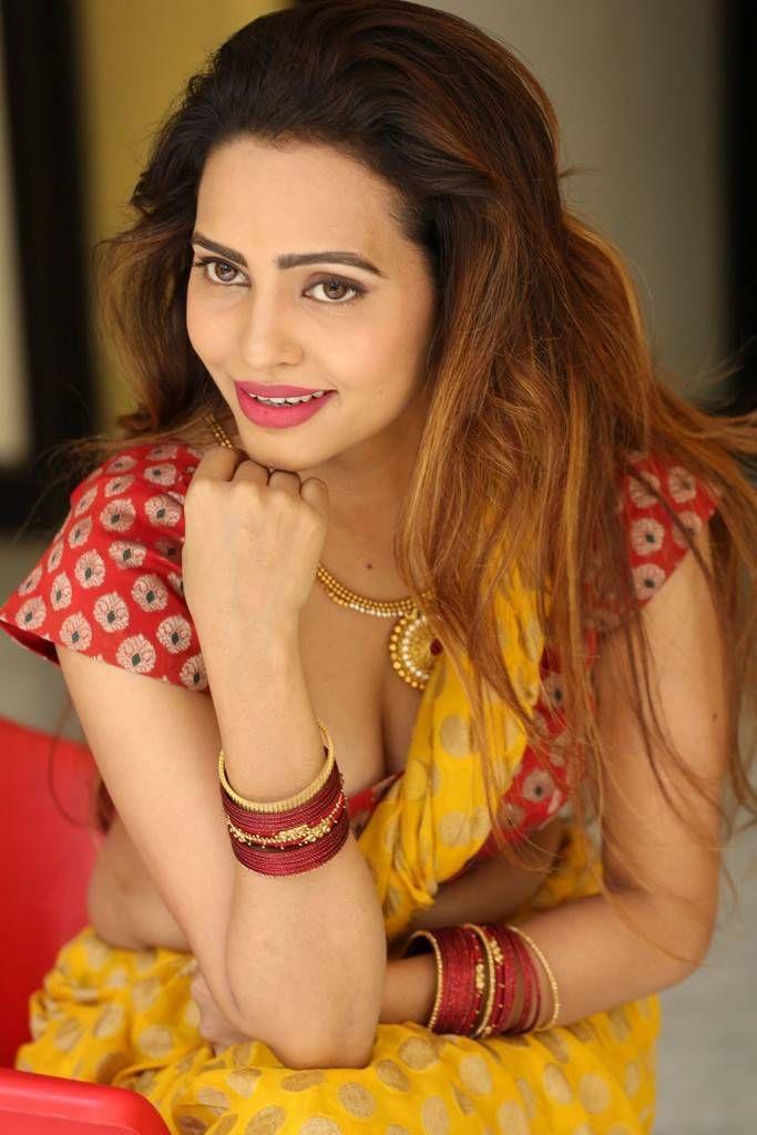 Geeta Shah Latest Hot Yellow Saree Photos