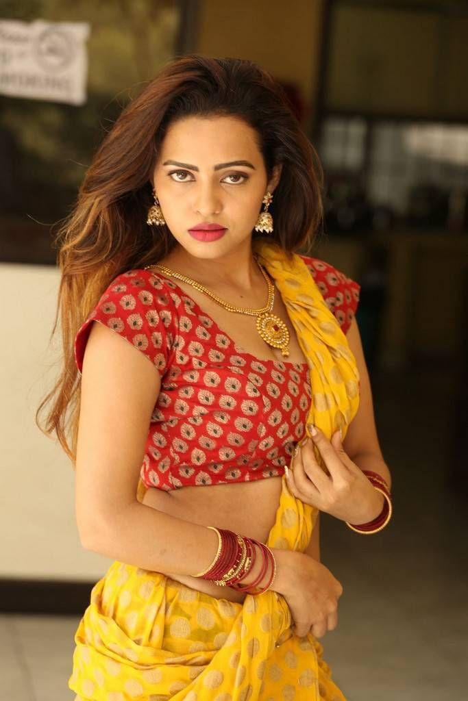 Geeta Shah Latest Hot Yellow Saree Photos