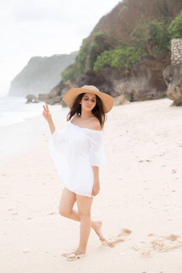 Birthday Special: Glam Hot Photoshoot Stills of Tamil Actress Vedhika