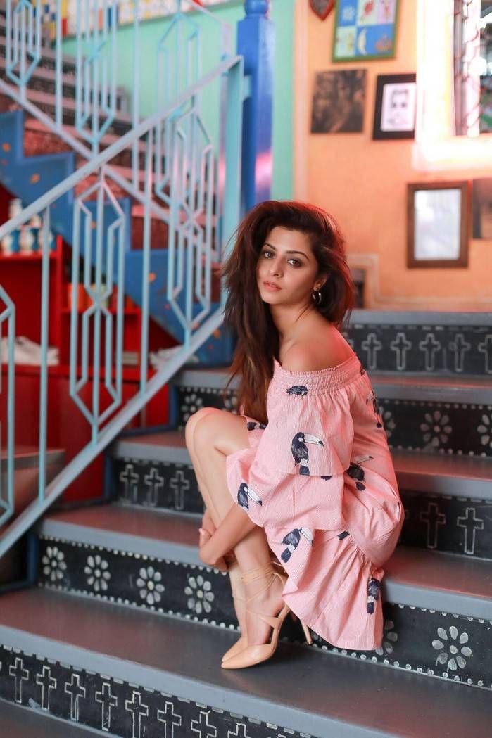 Birthday Special: Glam Hot Photoshoot Stills of Tamil Actress Vedhika