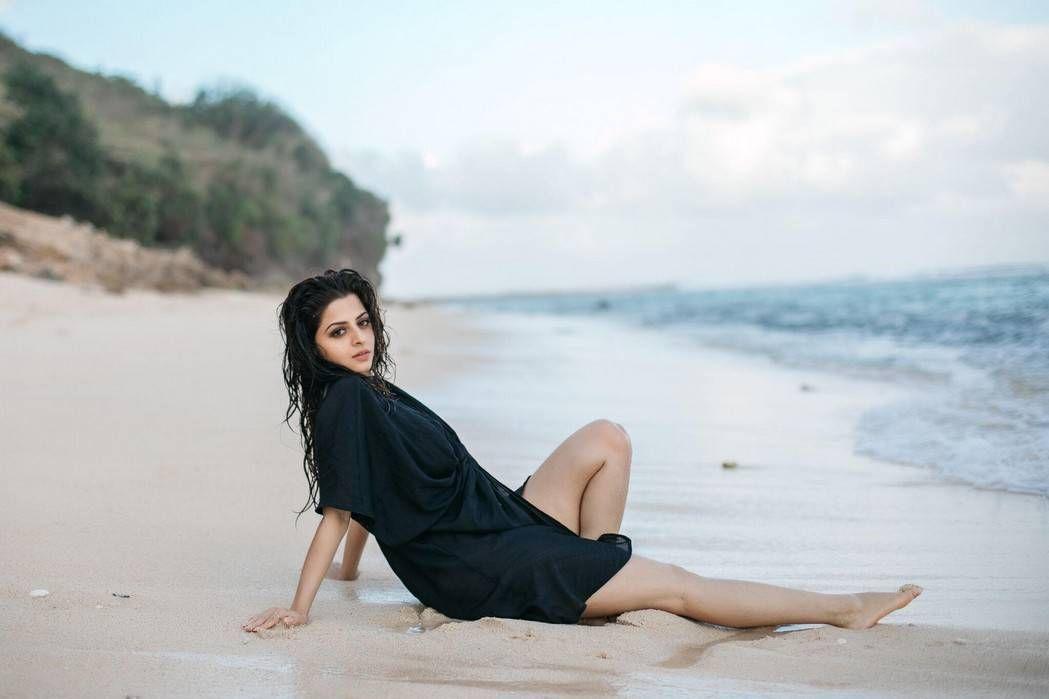 Birthday Special: Glam Hot Photoshoot Stills of Tamil Actress Vedhika