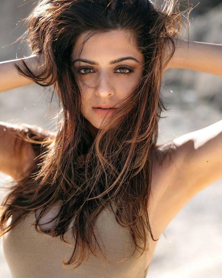 Birthday Special: Glam Hot Photoshoot Stills of Tamil Actress Vedhika