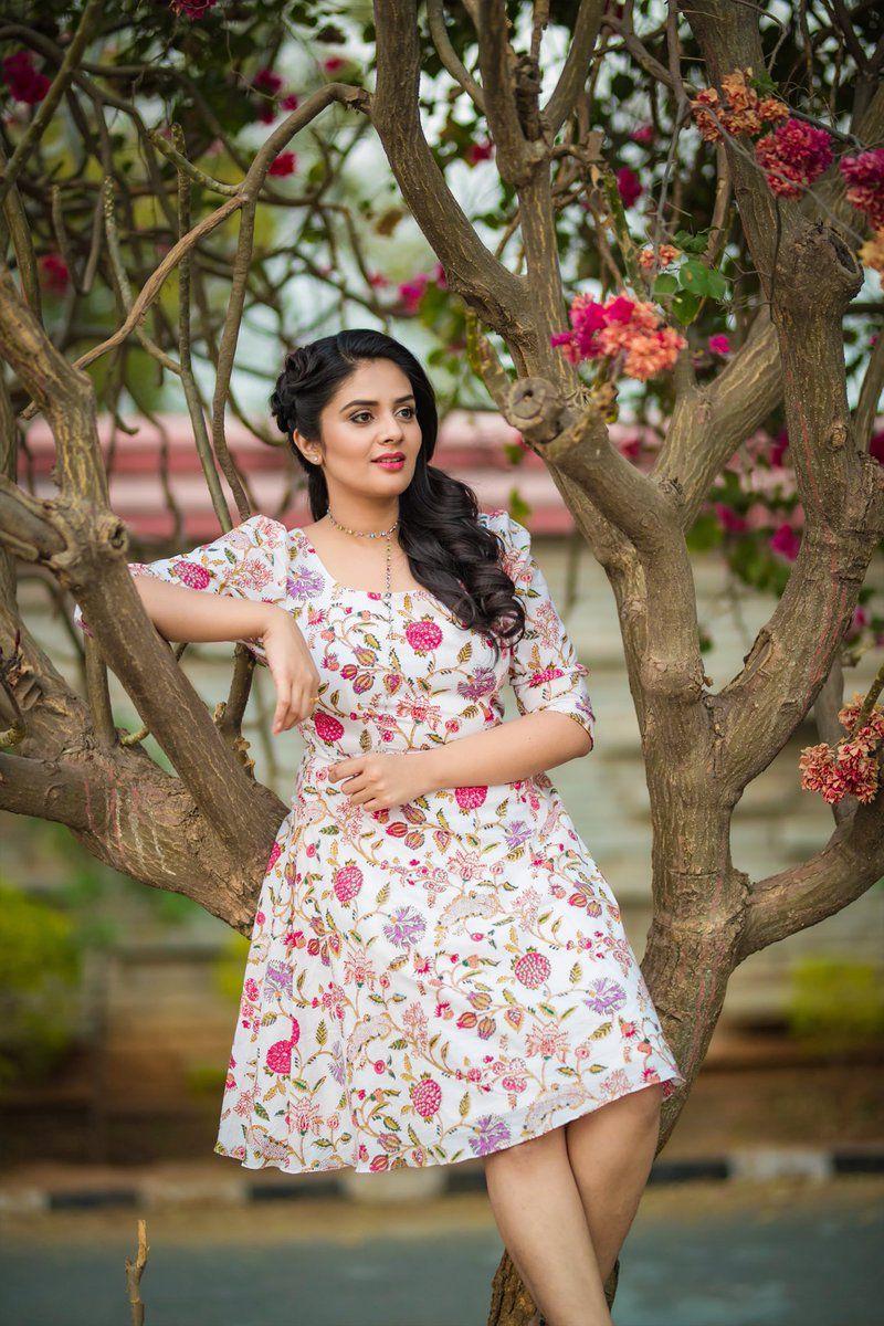 Telugu Anchor Sreemukhi Latest Unseen Photoshoot Stills