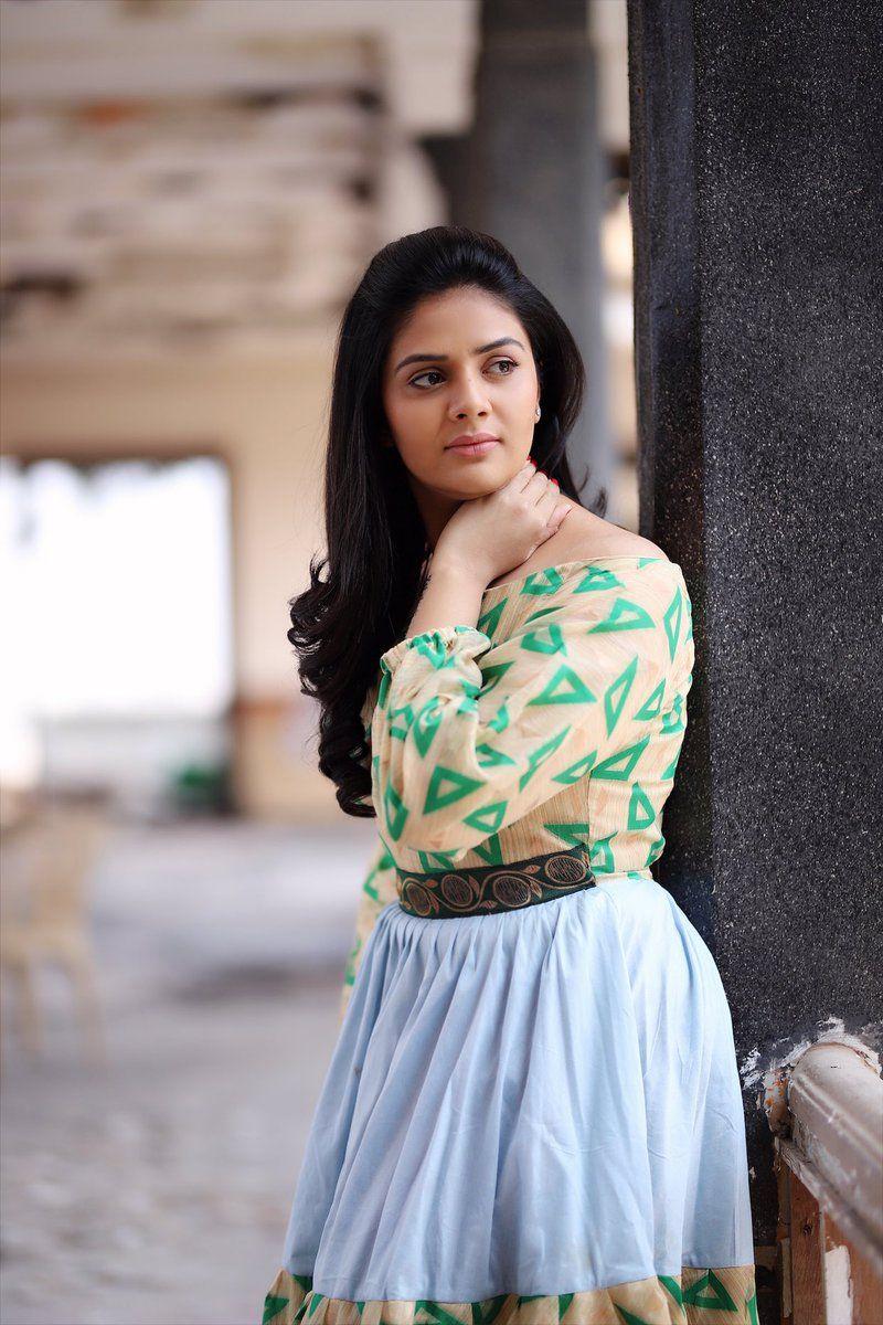 Telugu Anchor Sreemukhi Latest Unseen Photoshoot Stills