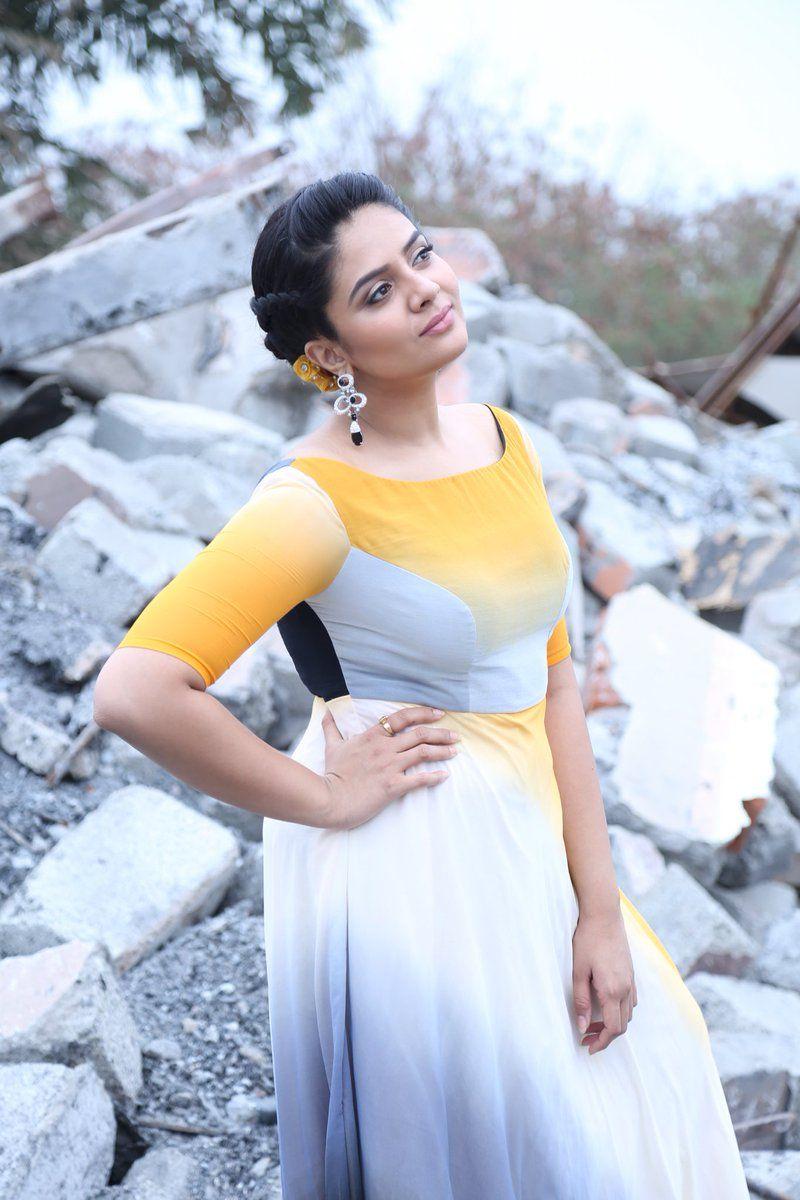 Telugu Anchor Sreemukhi Latest Unseen Photoshoot Stills