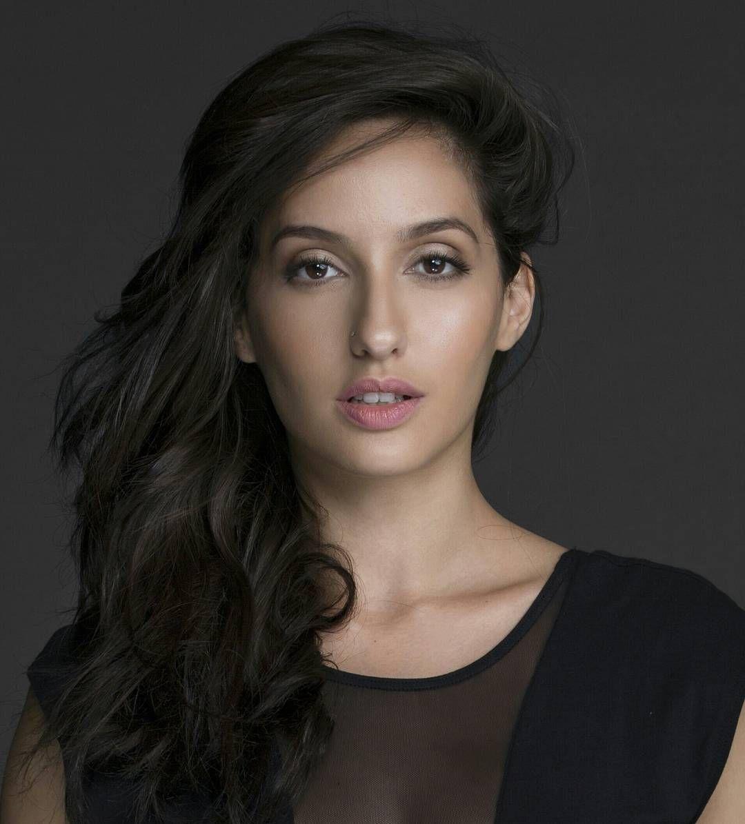 Glamours Nora Fatehi Unseen Images Pics Photoshoot & Wallpapers