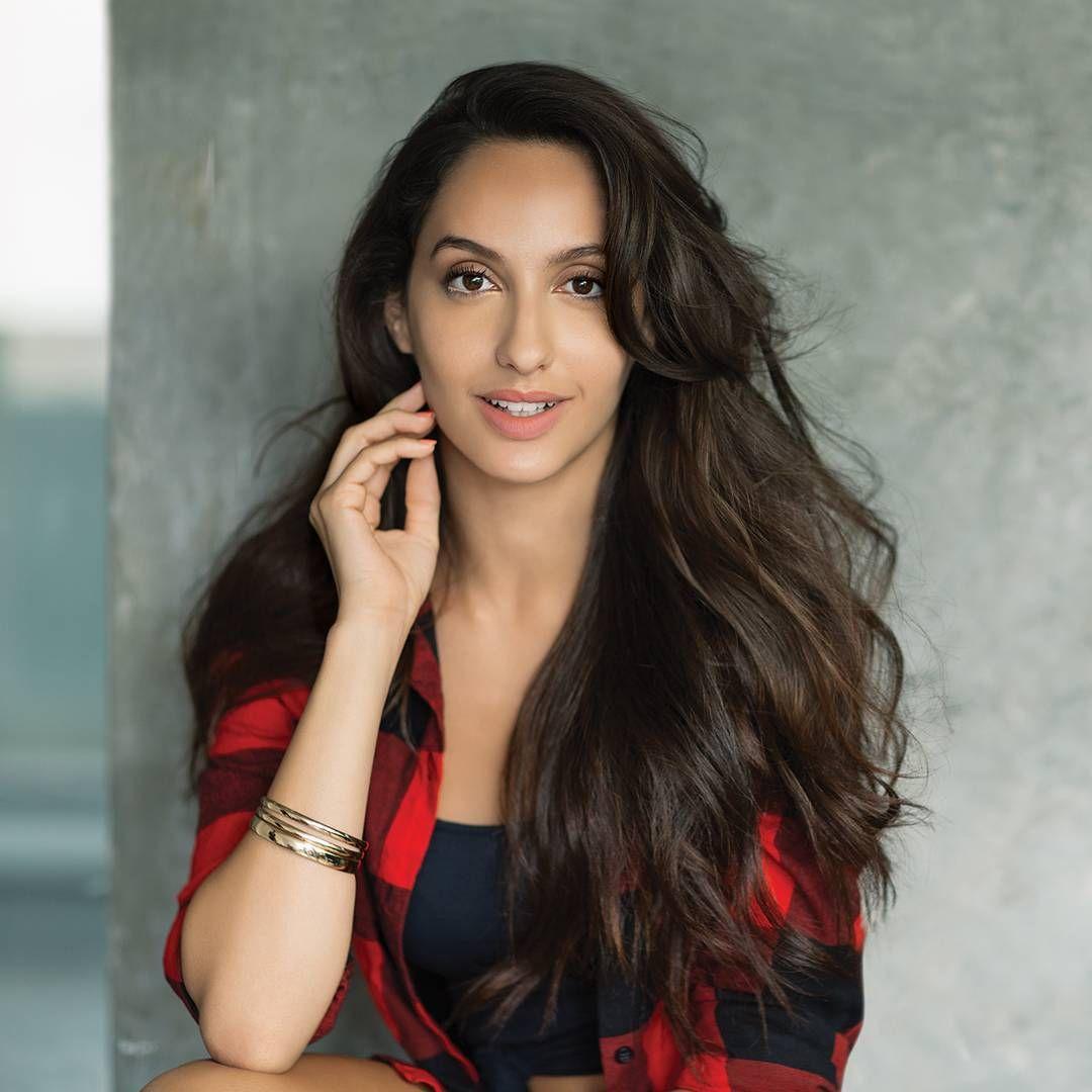 Glamours Nora Fatehi Unseen Images Pics Photoshoot & Wallpapers