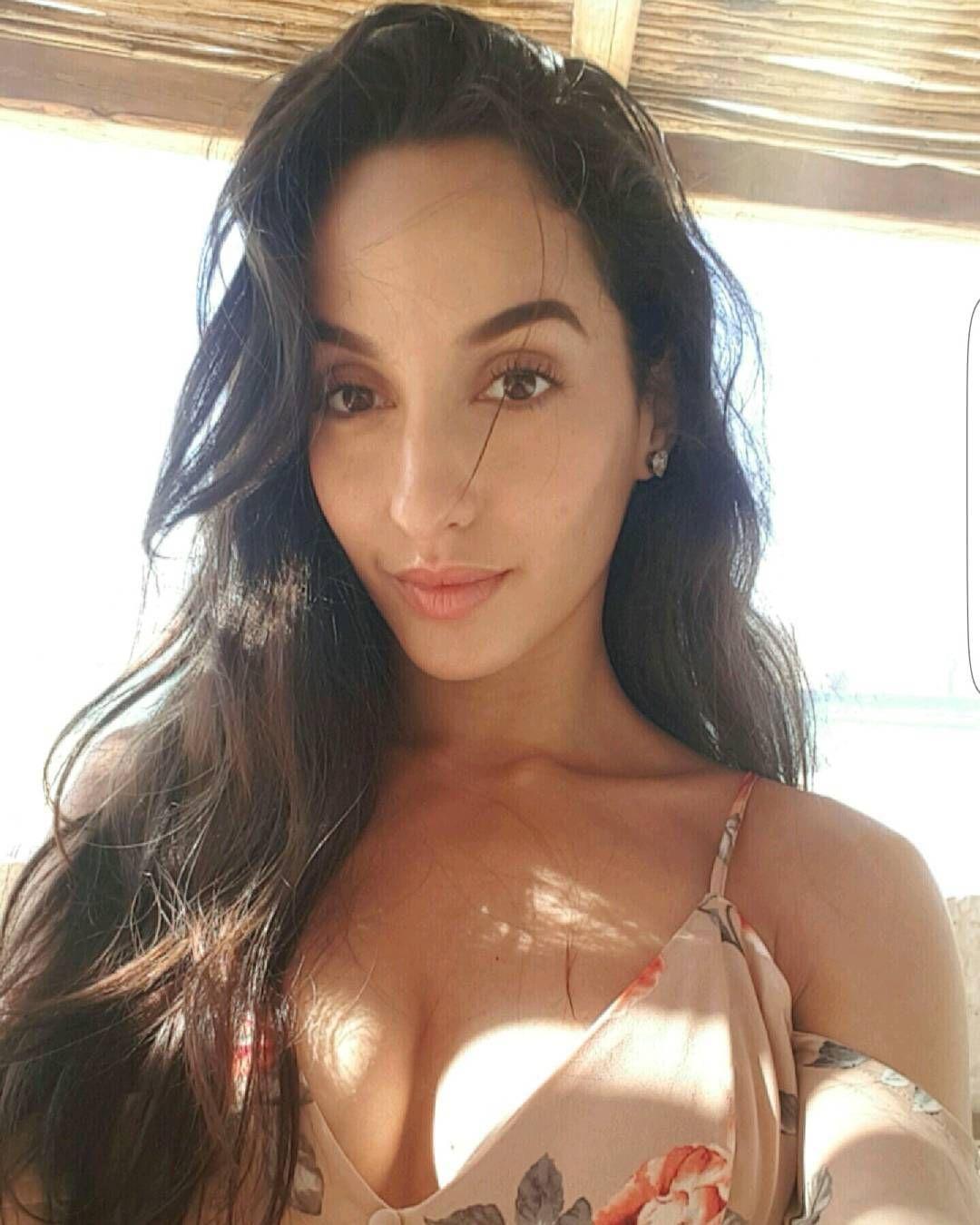 Glamours Nora Fatehi Unseen Images Pics Photoshoot & Wallpapers