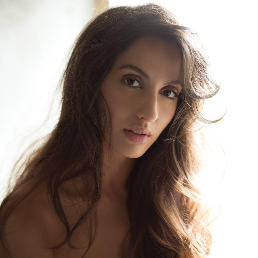 Glamours Nora Fatehi Unseen Images Pics Photoshoot & Wallpapers
