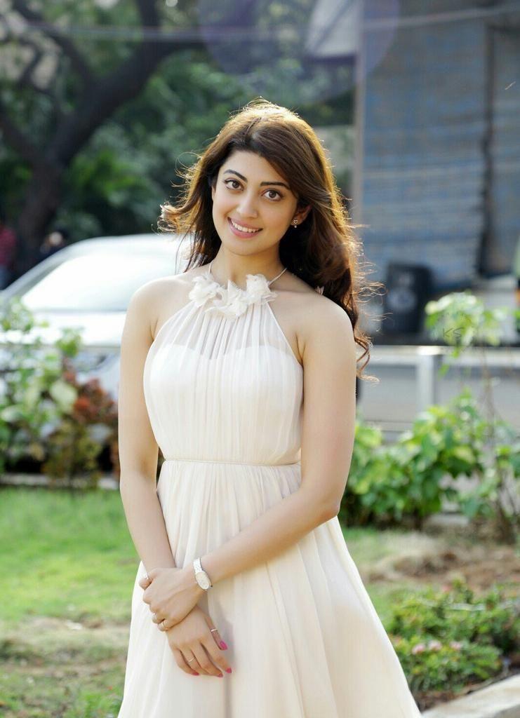 Gorgeous Beauty Pranitha Subhash Looks So Pretty Photos