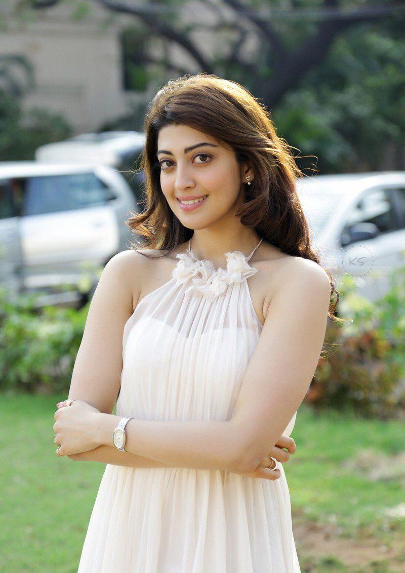 Gorgeous Beauty Pranitha Subhash Looks So Pretty Photos