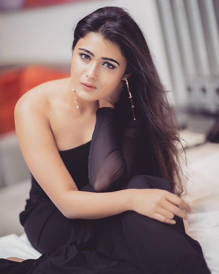 Gorgeous Shalini Pandey Latest Photo Stills