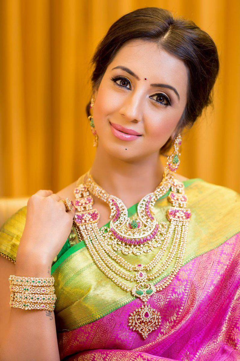 Gorgeous pics of Actress Sanjjanaa on the occasion of Akshaya Tritiya