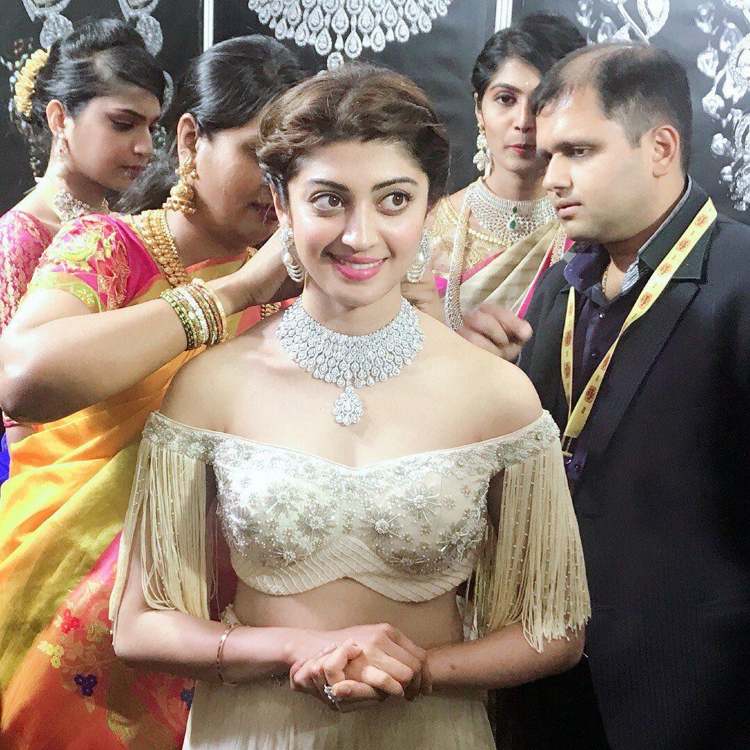 Gorgeous pics of Pranitha Subhash from a recent event