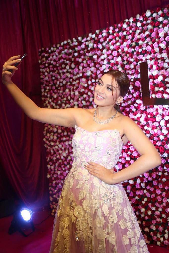 Hansika Stills At Zee Telugu Apsara Awards 2017