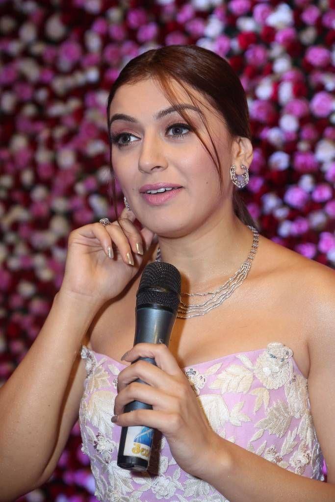 Hansika Stills At Zee Telugu Apsara Awards 2017