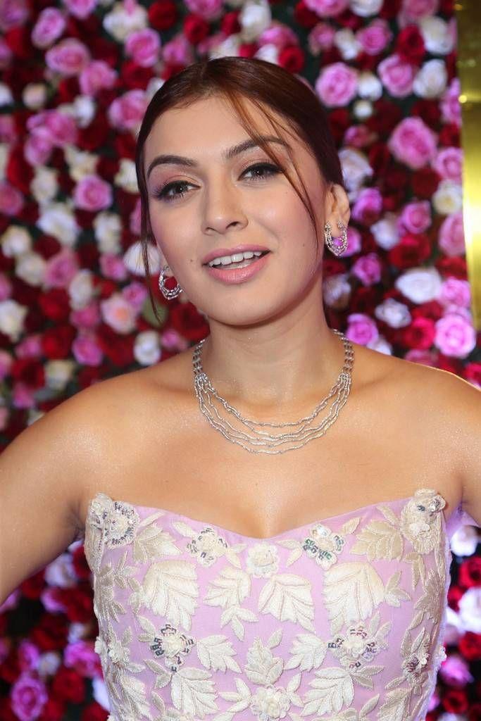 Hansika Stills At Zee Telugu Apsara Awards 2017