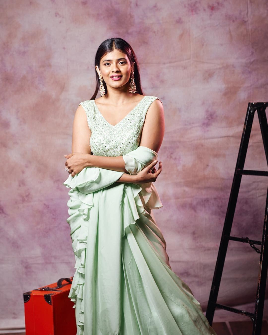 Hebah Patel Beautiful Pictures