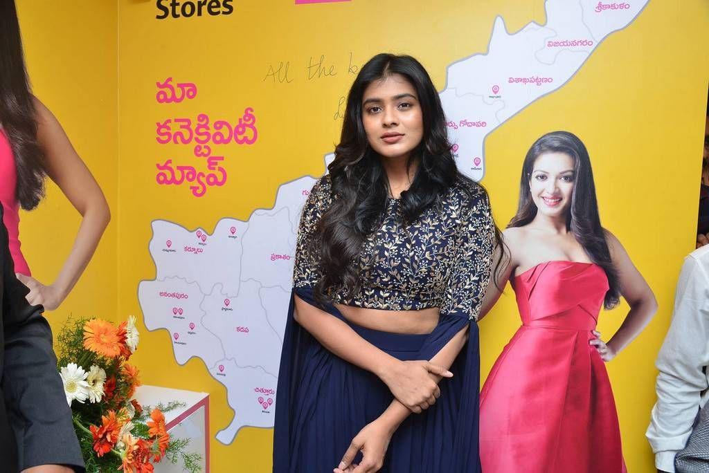 Hebah Patel Stills At B New Mobile Store At Chirala