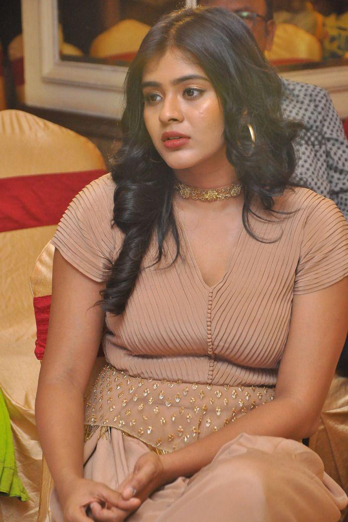 Hebba Patel Stills at Santosham 15th Anniversary Film Awards