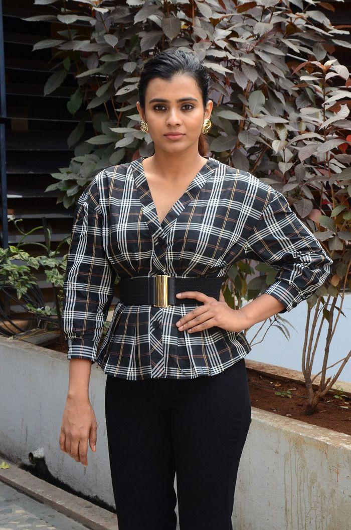 Hebbah Patel Latest Photoshoot Pics
