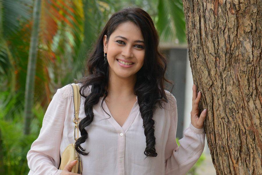 Herione Panchi Bora Latest Stills