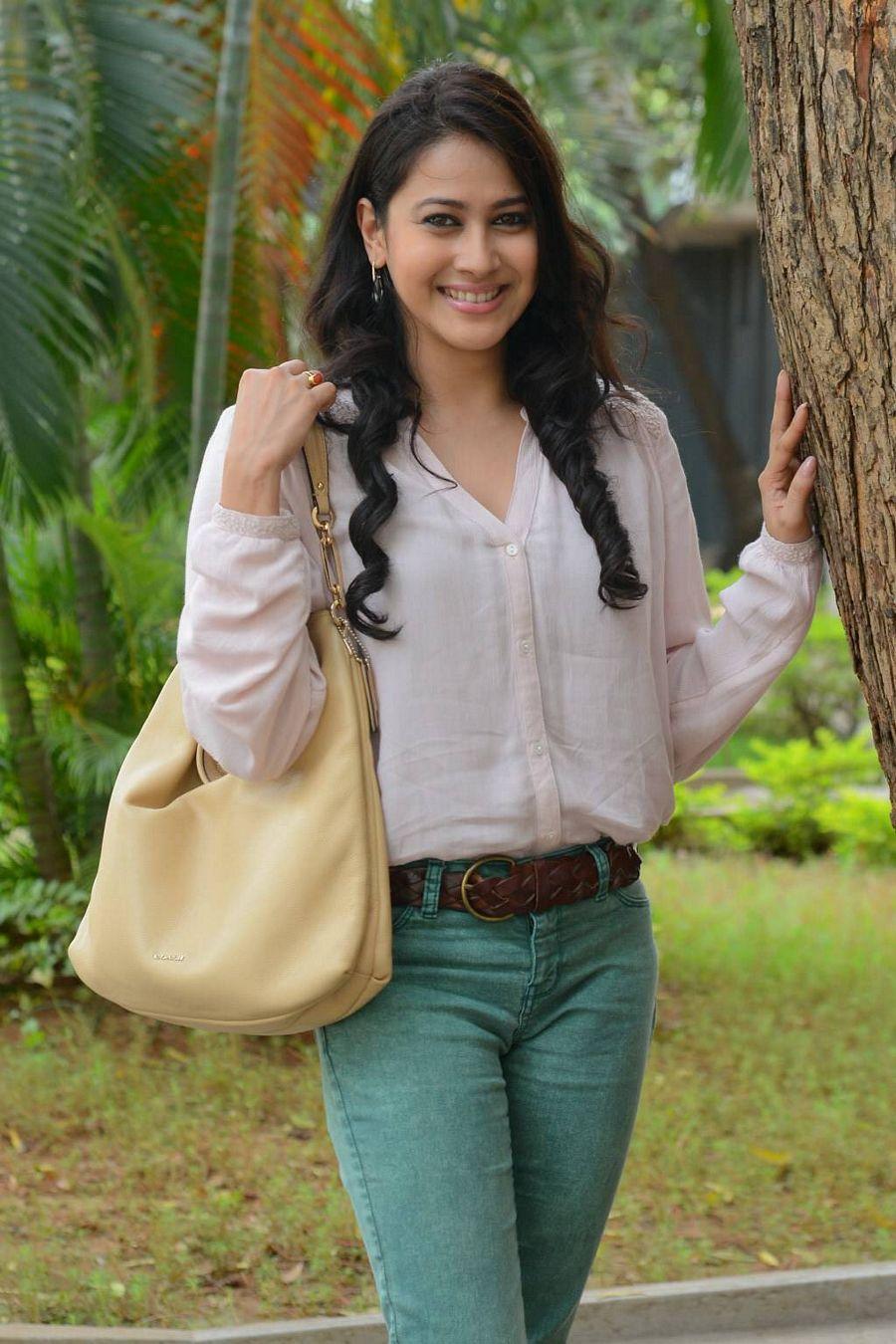 Herione Panchi Bora Latest Stills