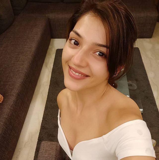 Heroine Mehrene Kaur Pirzada Unseen Photos 2018