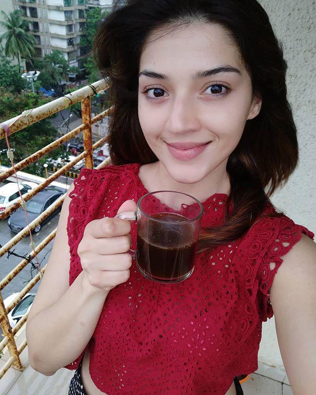 Heroine Mehrene Kaur Pirzada Unseen Photos 2018