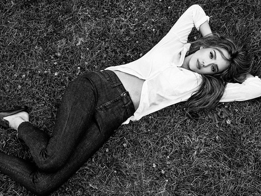 Hollywood Actress Jessica Alba Latest Photoshoot Stills