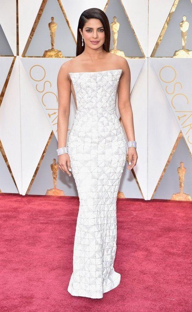 Hollywood Actress at Oscars 2017 Red Carpet Photos