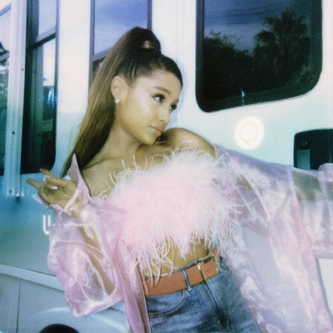 Hollywood Singer Ariana Grande Photos