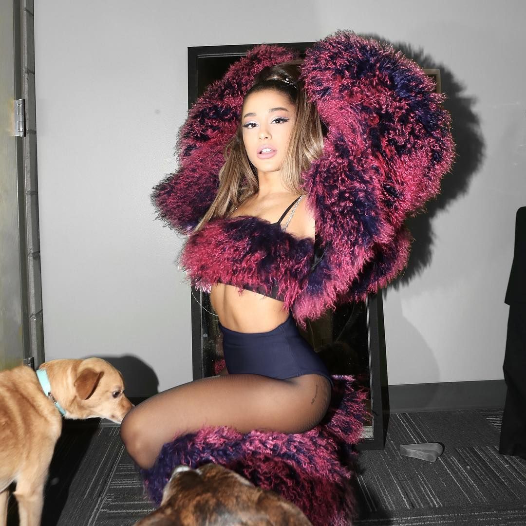 Hollywood Singer Ariana Grande Photos