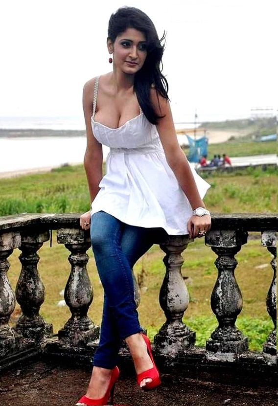 Hot Alankrita Dogra hot deep cleavage show