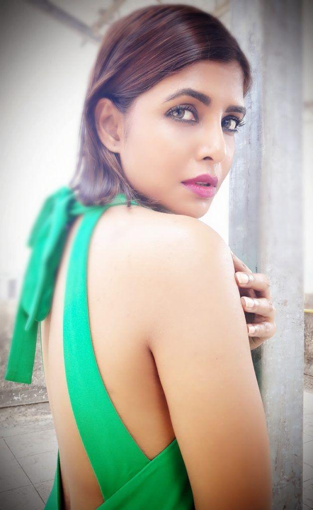 Hottest Backless Poses Of South Indian Actresses