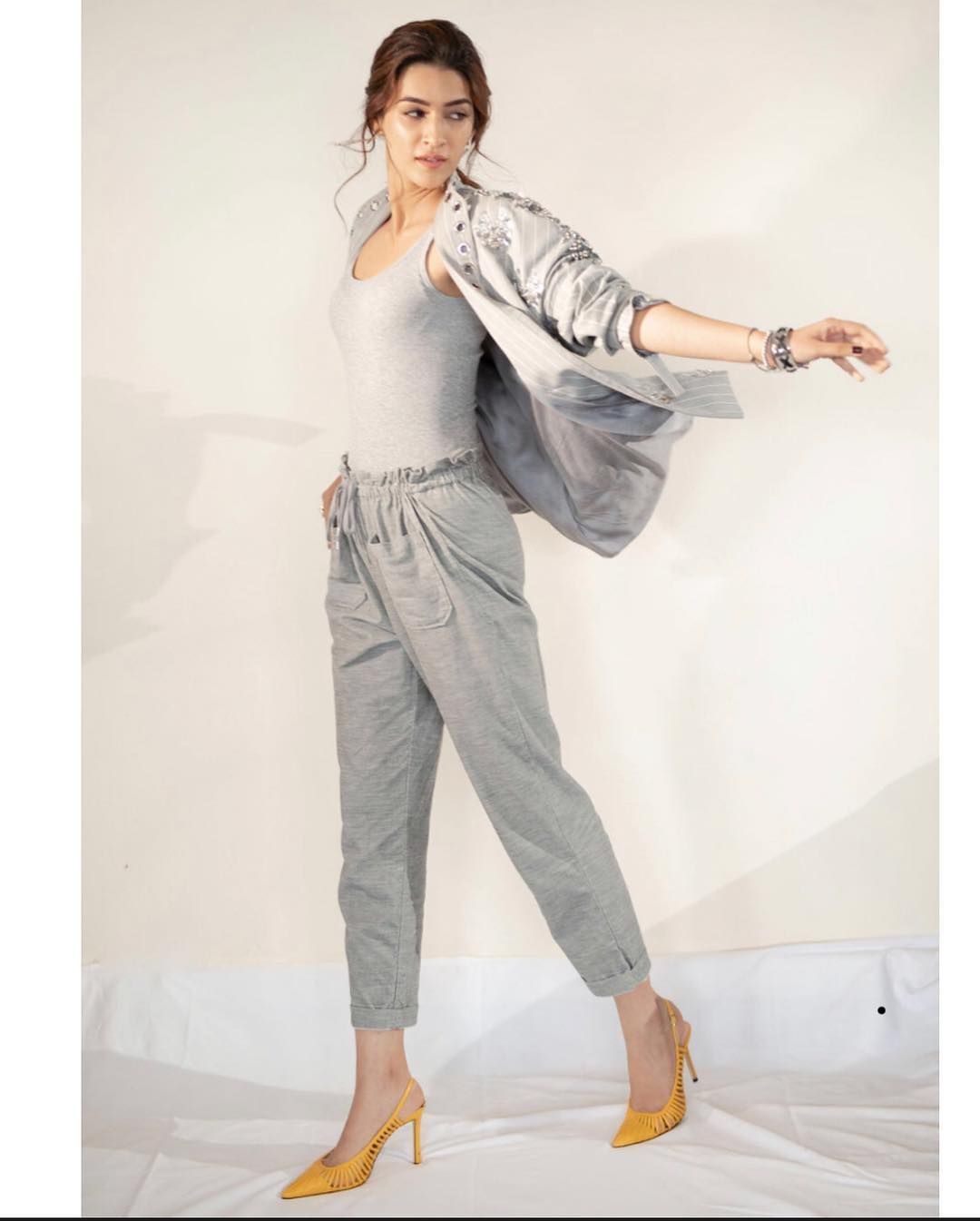 Huge Collection of Kriti Sanon Photoshoot pictures