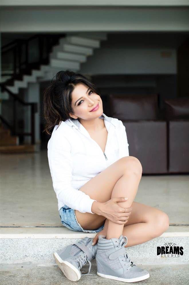 Indian Actress Sakshi Agarwal Latest Unseen Photo Stills