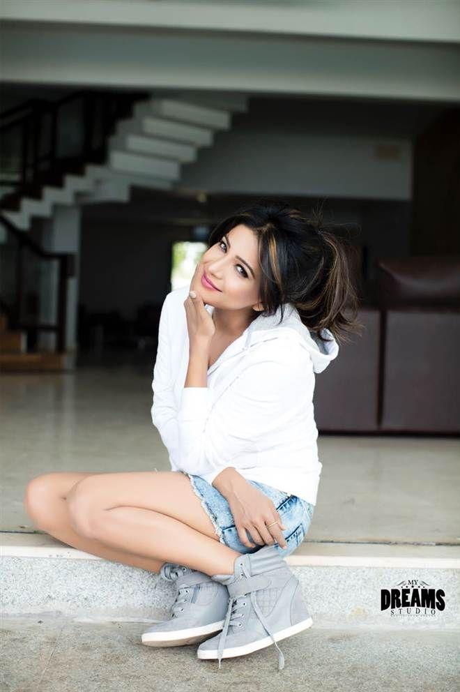 Indian Actress Sakshi Agarwal Latest Unseen Photo Stills