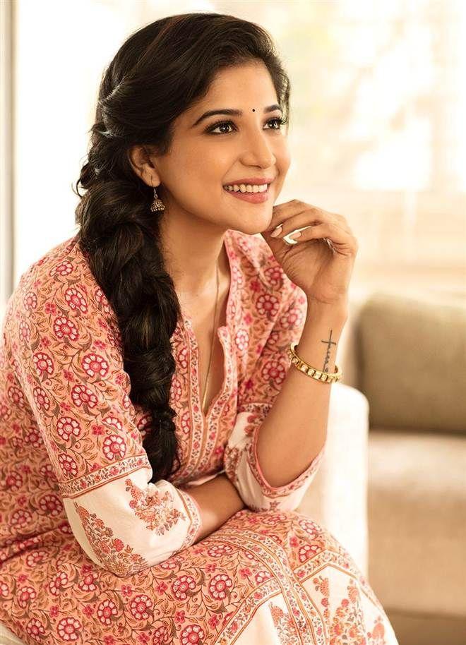 Indian Actress Sakshi Agarwal Latest Unseen Photo Stills