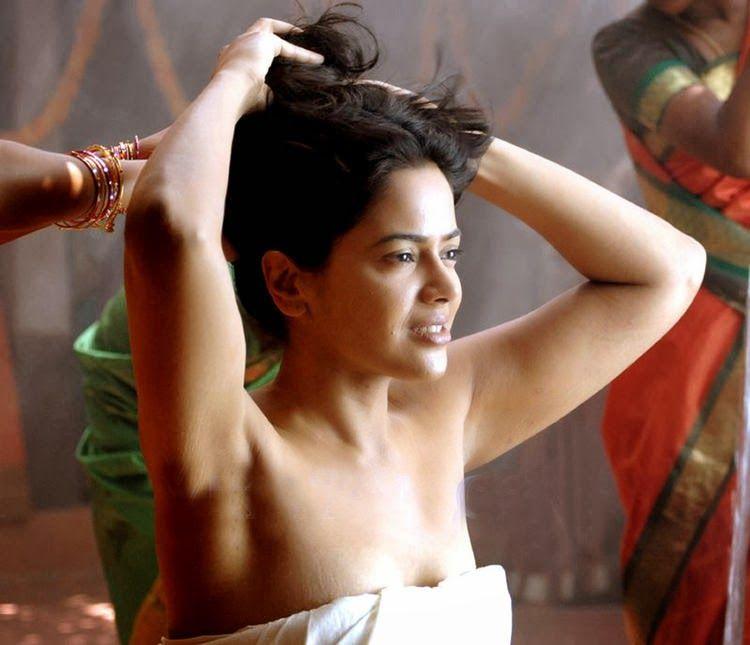 Indian Actress Sameera Reddy Hot Pics