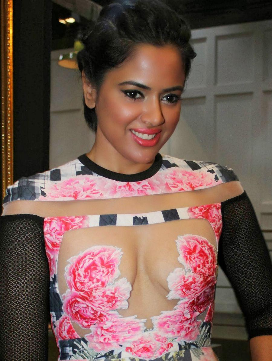 Indian Actress Sameera Reddy Hot Pics