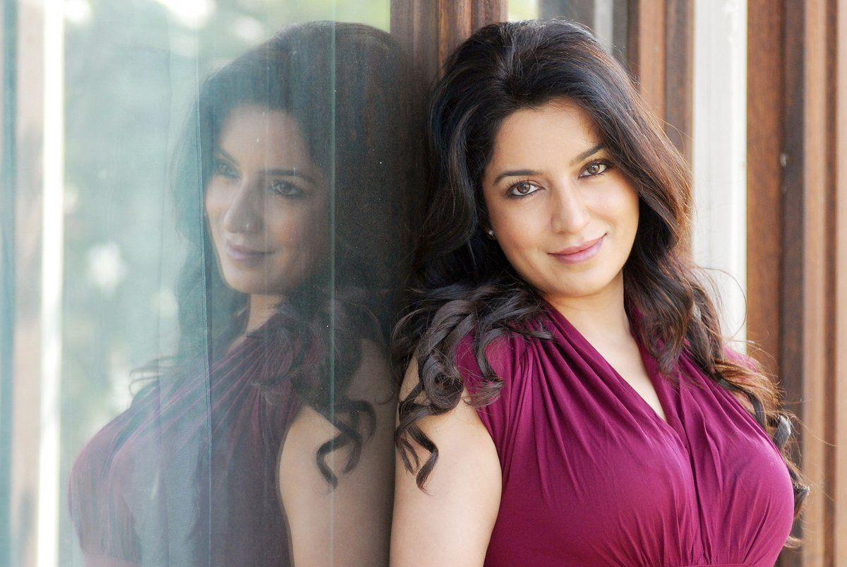 Indian Actress Tisca Chopra Never Seen Hot Photos Collections!