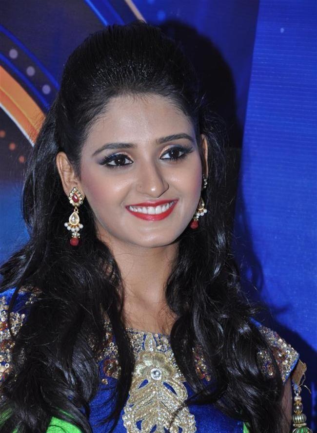 Indian Dancer & Actress Shakti Mohan Latest Unseen Photo Stills