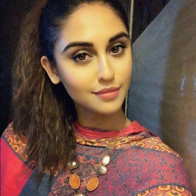 Indian TV Actress Krystle D'Souza Unseen Hot Photos Collections!