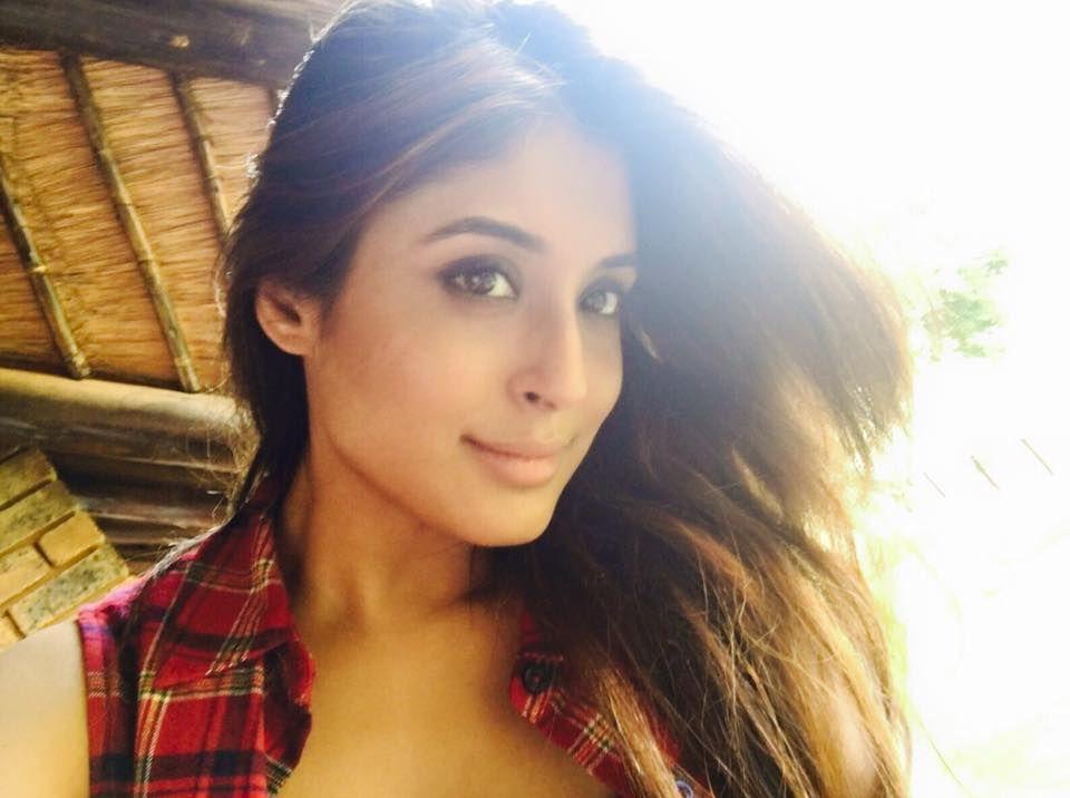 Indian Television Actress Kritika Kamra Latest Unseen Photo Stills