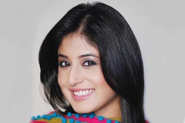 Indian Television Actress Kritika Kamra Latest Unseen Photo Stills