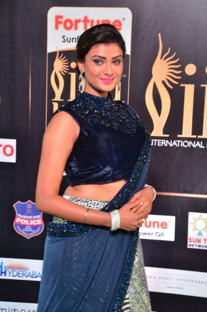 Ishita Vyas Stills At IIFA Awards 2017